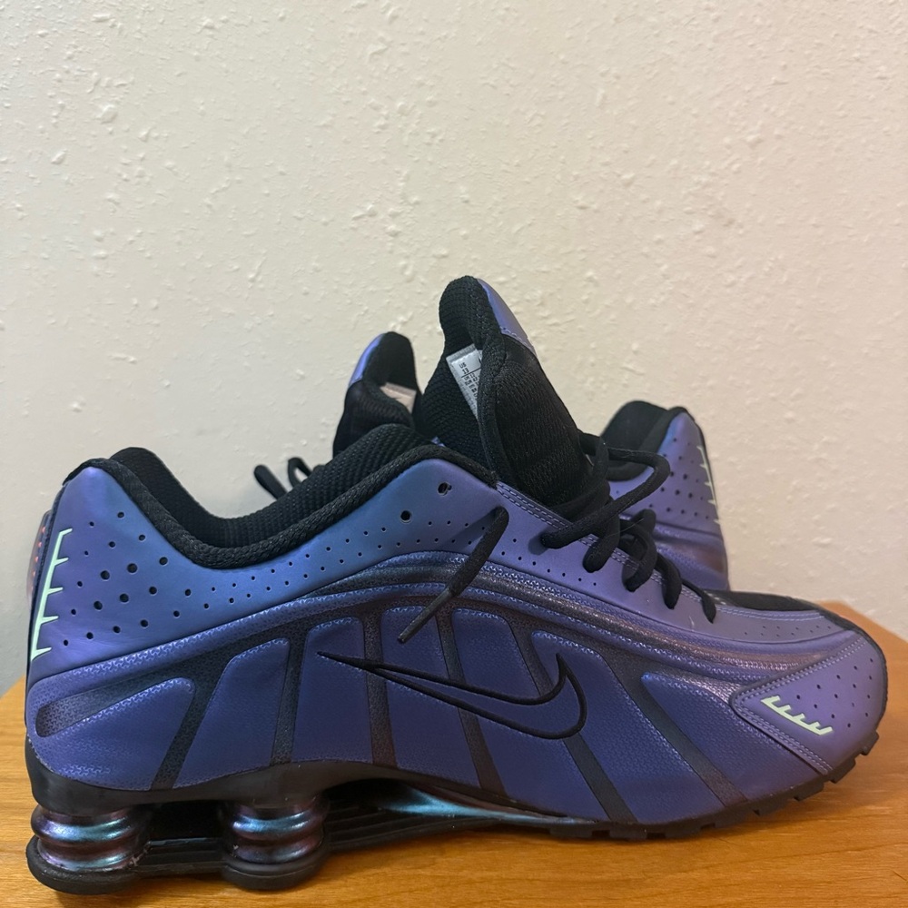 CLOSET CLOSING Nike Shox Iridescent Black and Purple Hot Punch Shoes - Picture 9 of 11